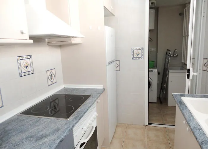 Апартаменти Charming In With Shared Pool