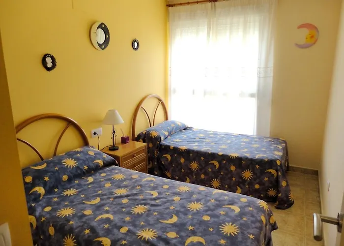 Апартаменти Charming In With Shared Pool